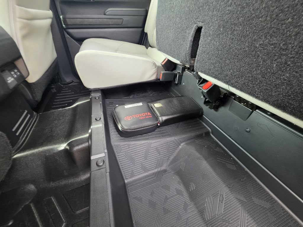 Used 2025 Toyota Tacoma Limited image 21