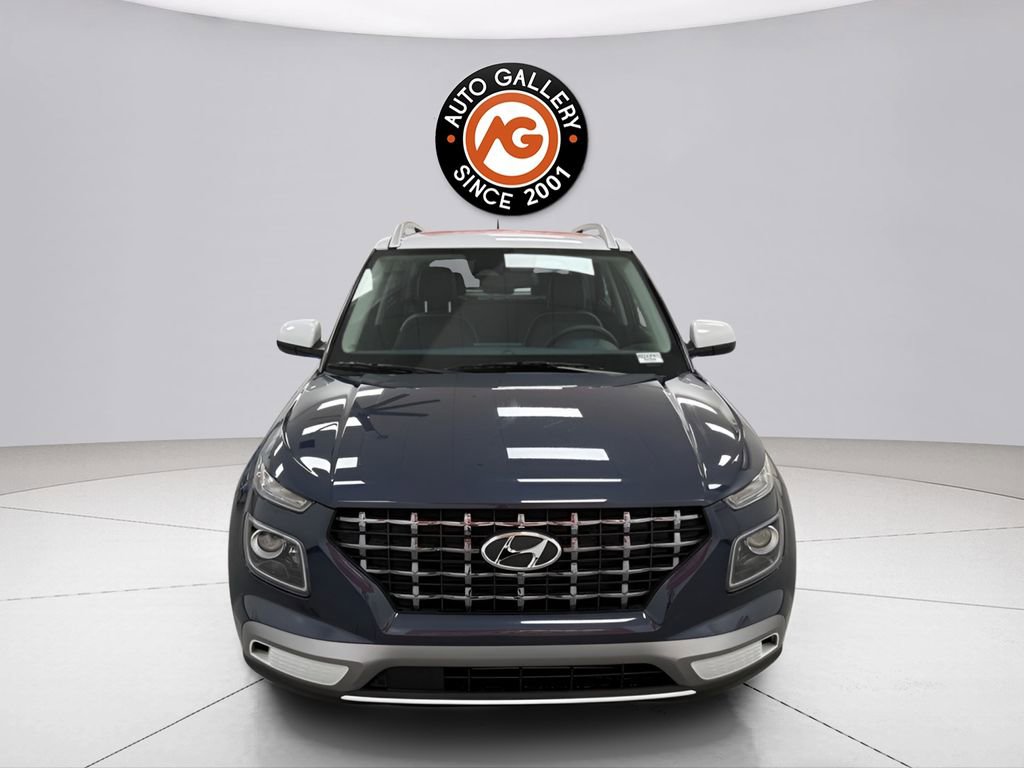 Used 2025 Hyundai Venue Limited FWD image 2