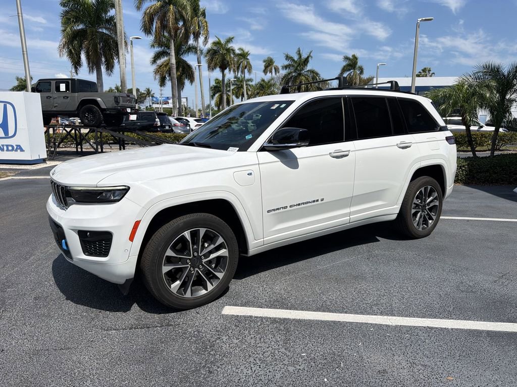 Used 2022 Jeep Grand Cherokee Overland w/ Advanced Protech Group III image 4