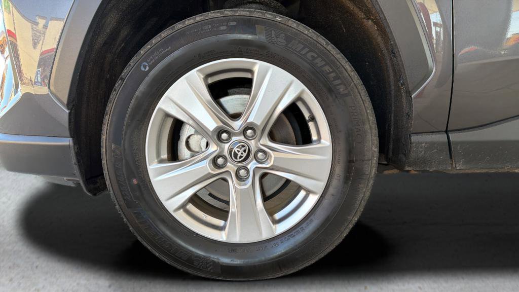 Used 2025 Toyota RAV4 XLE image 25