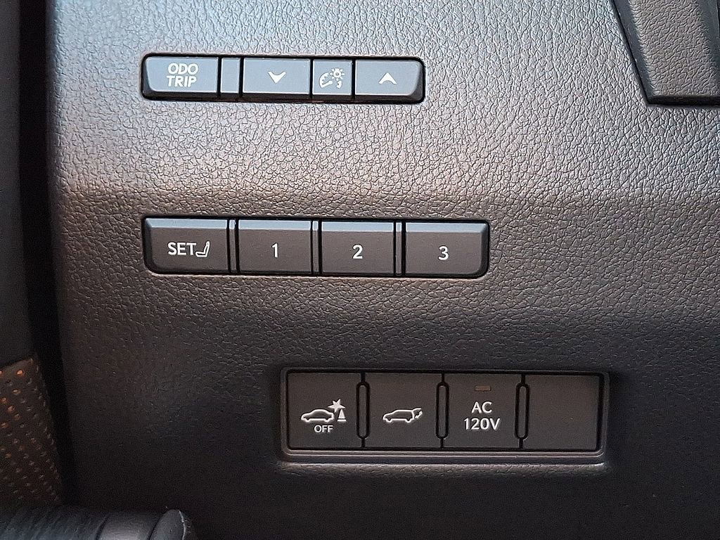 Used 2025 Lexus GX 550 w/ Accessory Package (2T) image 16