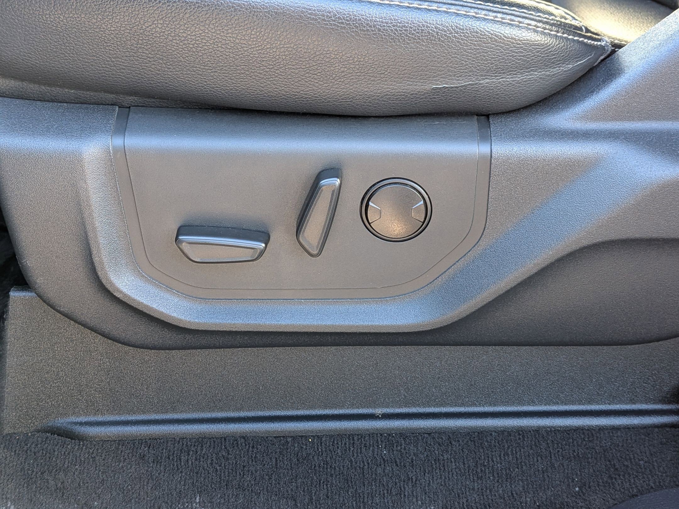 Used 2022 Ford F350 Lariat w/ Chrome Package image 14