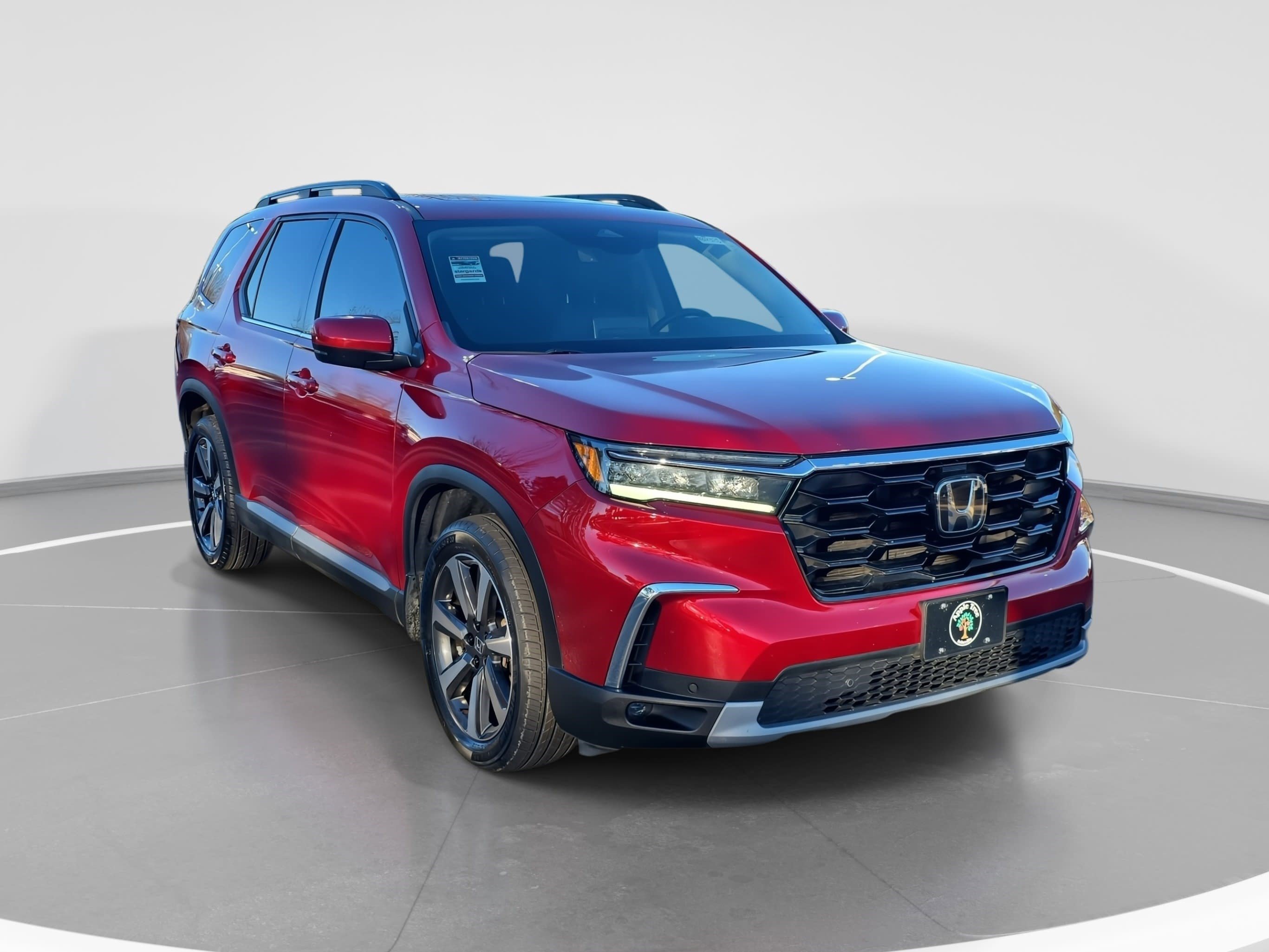 Used 2024 Honda Pilot Touring image 3