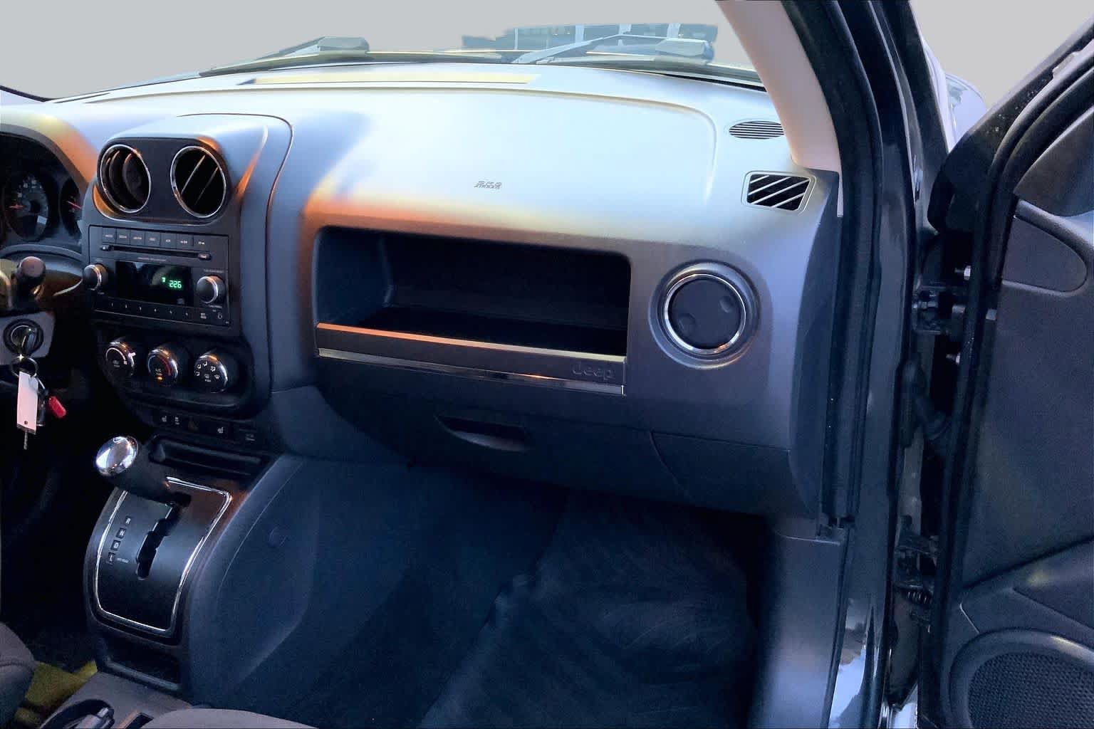 Used 2011 Jeep Patriot Latitude AWD/4WD image 17