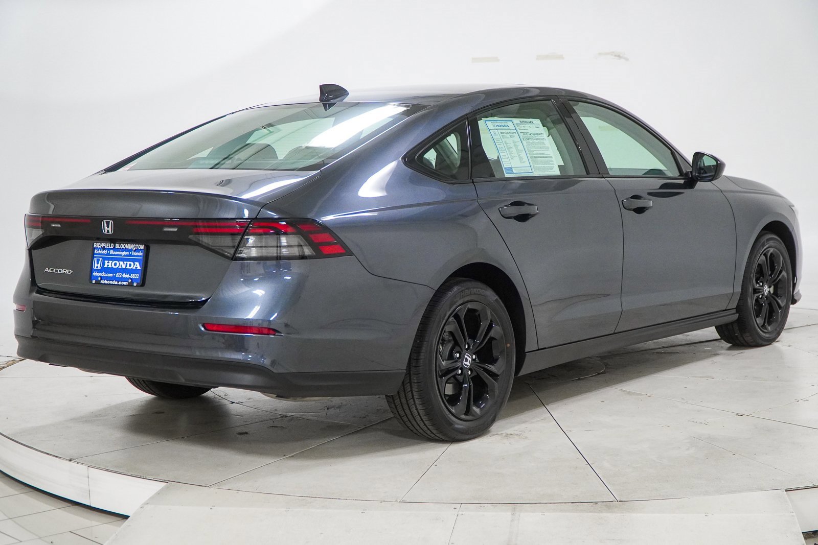 Certified 2025 Honda Accord SE image 9