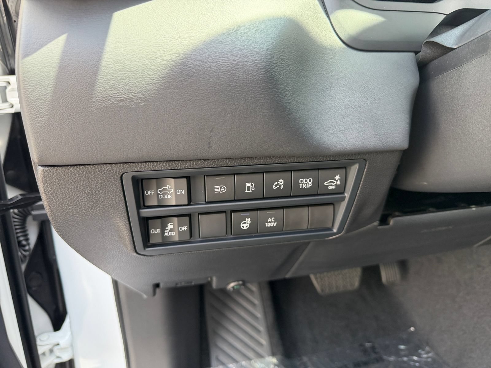 New 2026 Toyota Tundra Platinum AWD/4WD image 18