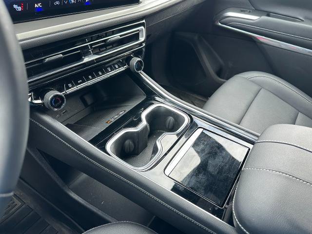 Used 2024 Chevrolet Traverse LT image 35