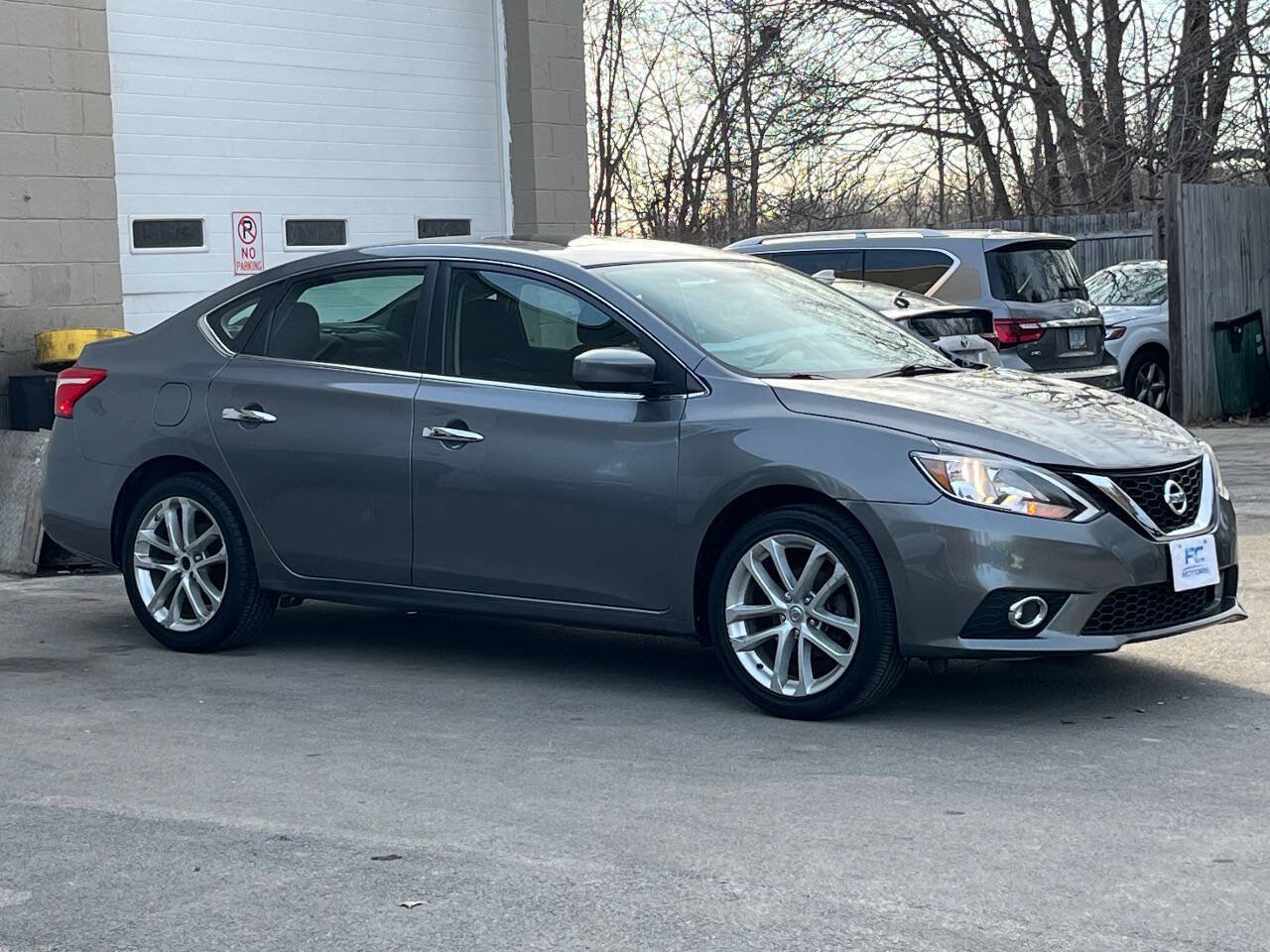 Used 2019 Nissan Sentra SV w/ Special Edition Package FWD image 4