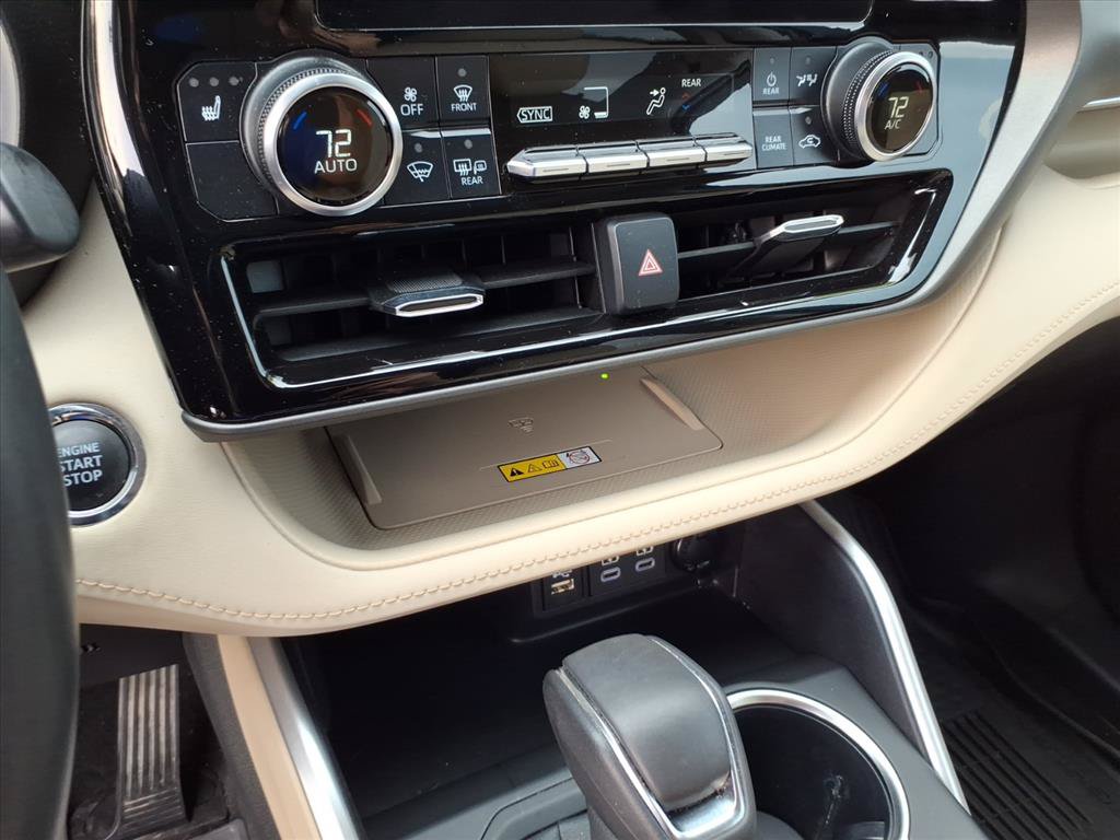 Used 2023 Toyota Highlander XLE AWD/4WD image 34