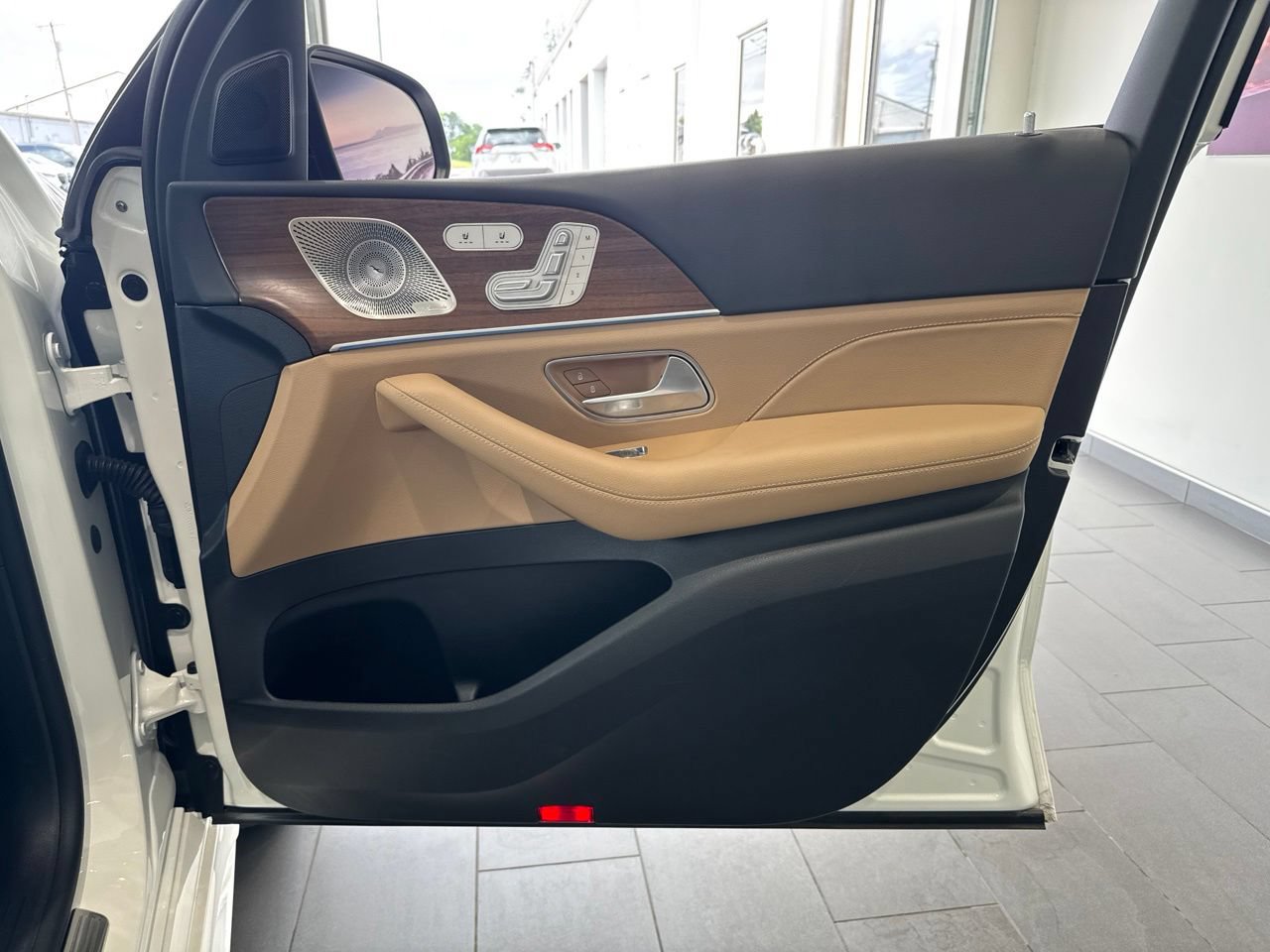Used 2025 Mercedes-Benz GLS 450 4MATIC image 60