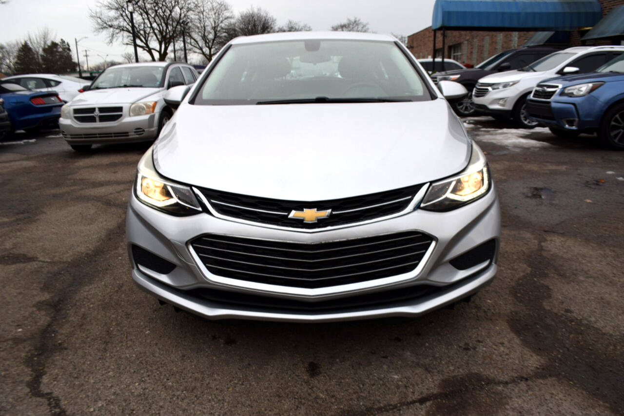Used 2018 Chevrolet Cruze LT w/ Convenience Package image 3