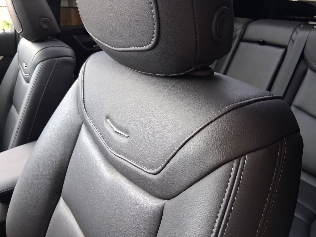 Certified 2025 Cadillac XT6 Luxury w/ LPO, Red Accent Package FWD image 20