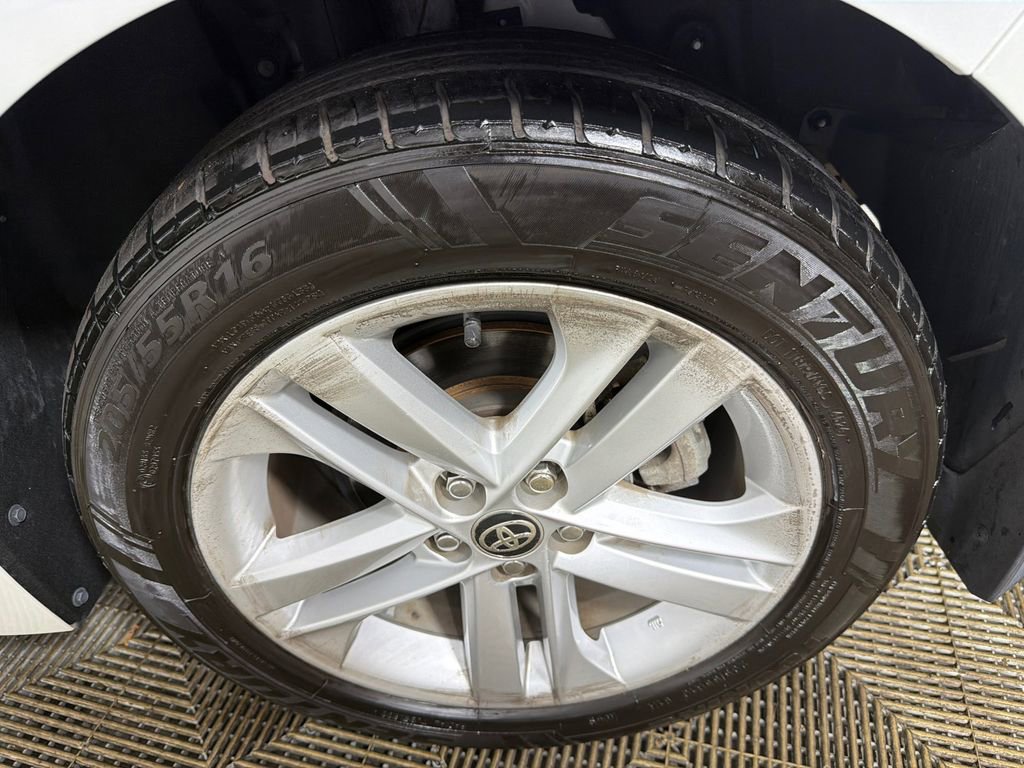 Used 2021 Toyota Corolla SE w/ SE Preferred Package image 19