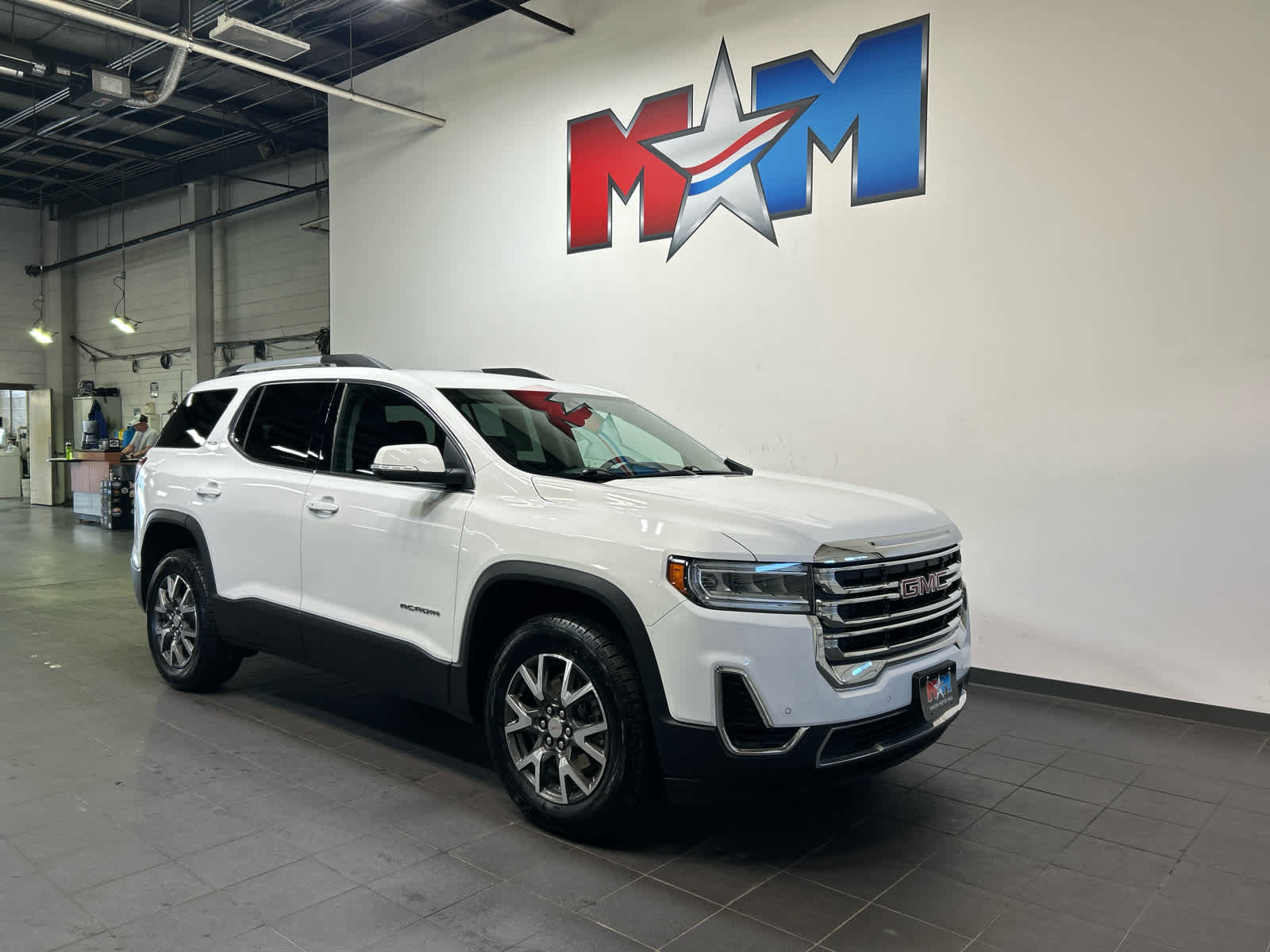 Used 2022 GMC Acadia SLE w/ Driver Convenience Package AWD/4WD image 2