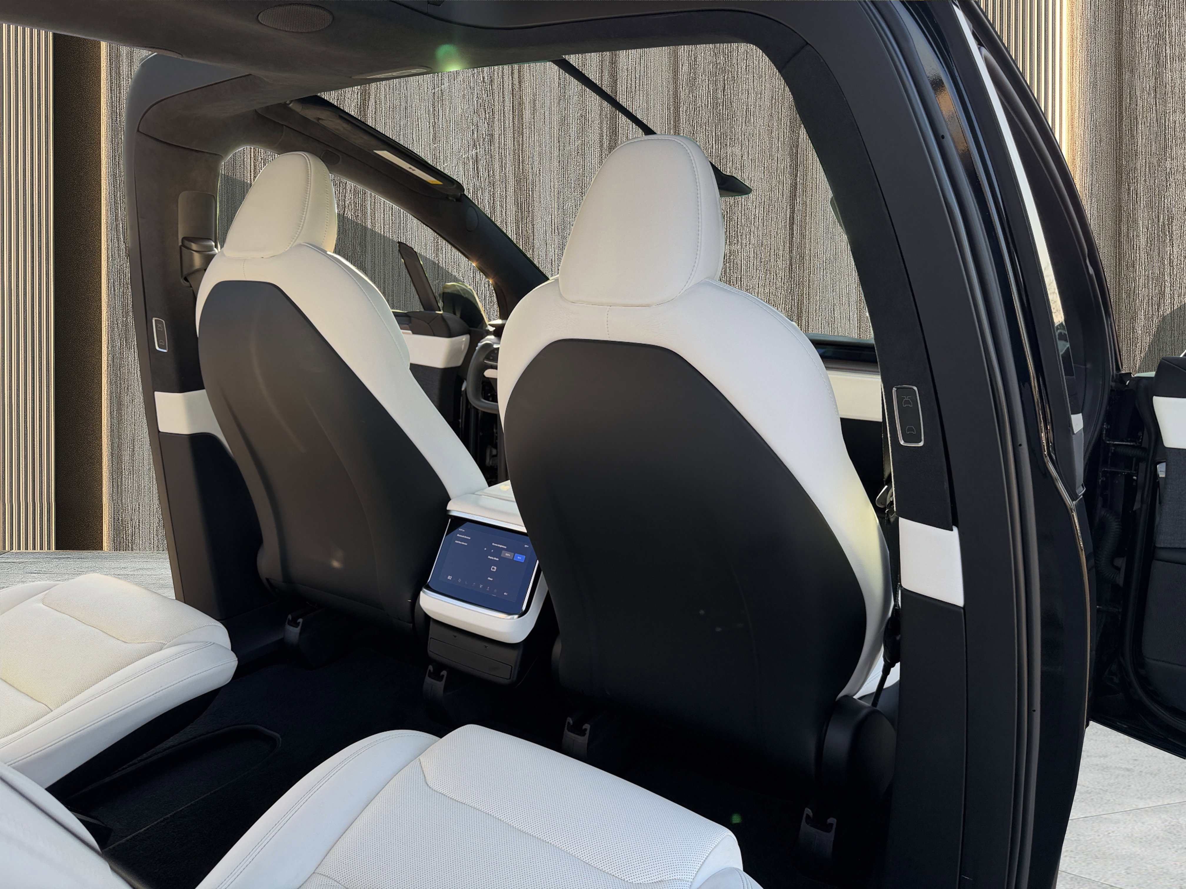 Used 2022 Tesla Model X image 58