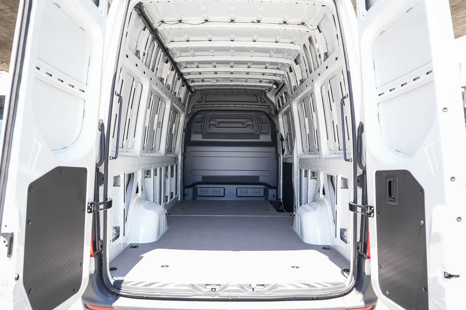 New 2025 Mercedes-Benz eSprinter 170 Cargo image 32