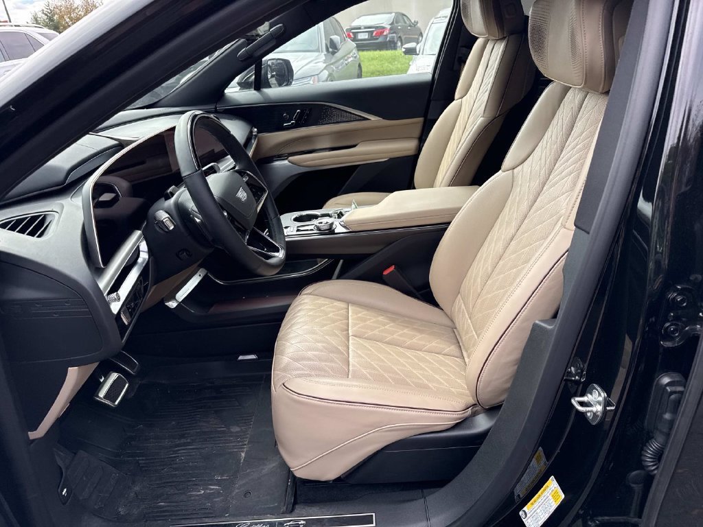Certified 2026 Cadillac Lyriq Signature Luxury w/ Nappa Leather Package AWD/4WD image 6