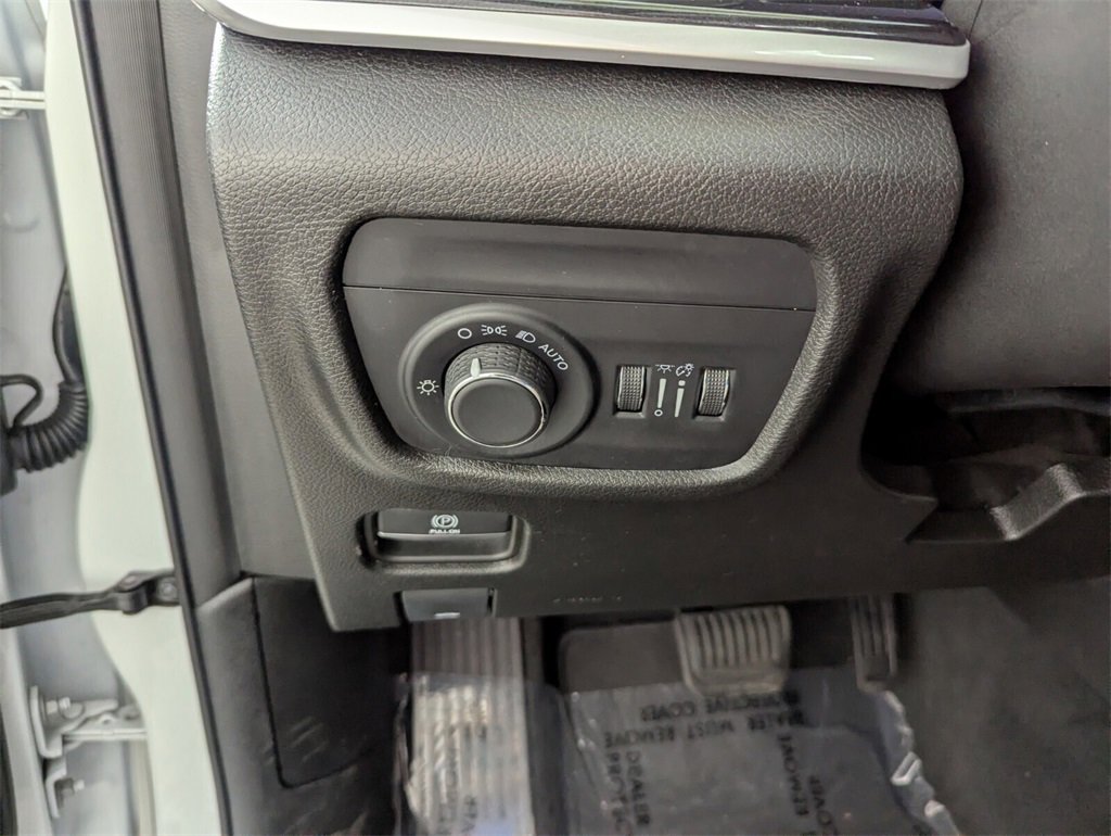 Certified 2023 Jeep Grand Cherokee L Laredo image 28