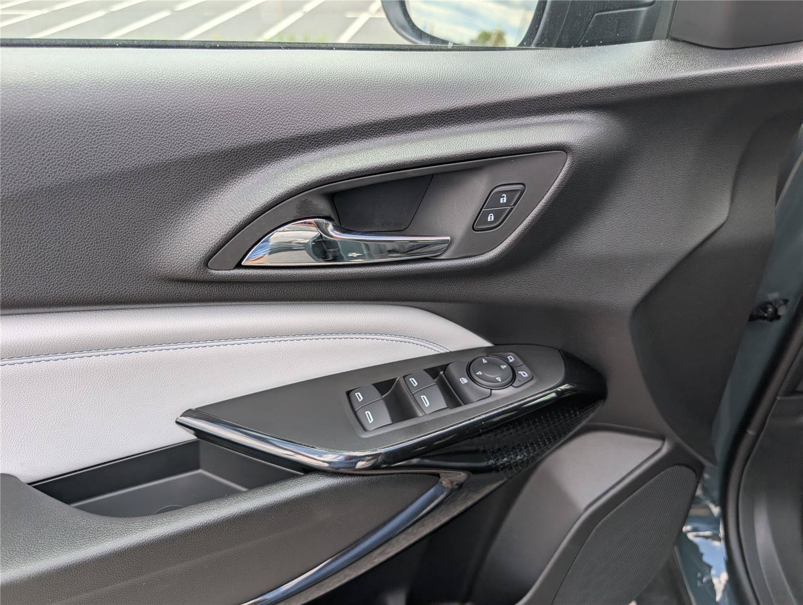 New 2026 Chevrolet Trax LT w/ LT Convenience Package FWD image 15