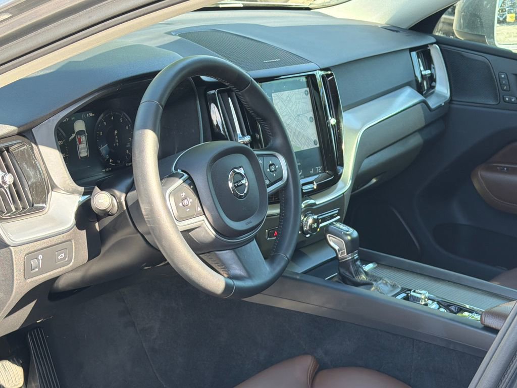 Used 2019 Volvo XC60 T5 Momentum w/ Multimedia Package AWD/4WD image 15