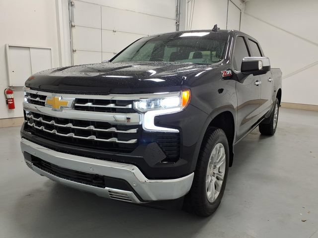 Used 2025 Chevrolet Silverado 1500 LTZ AWD/4WD image 7