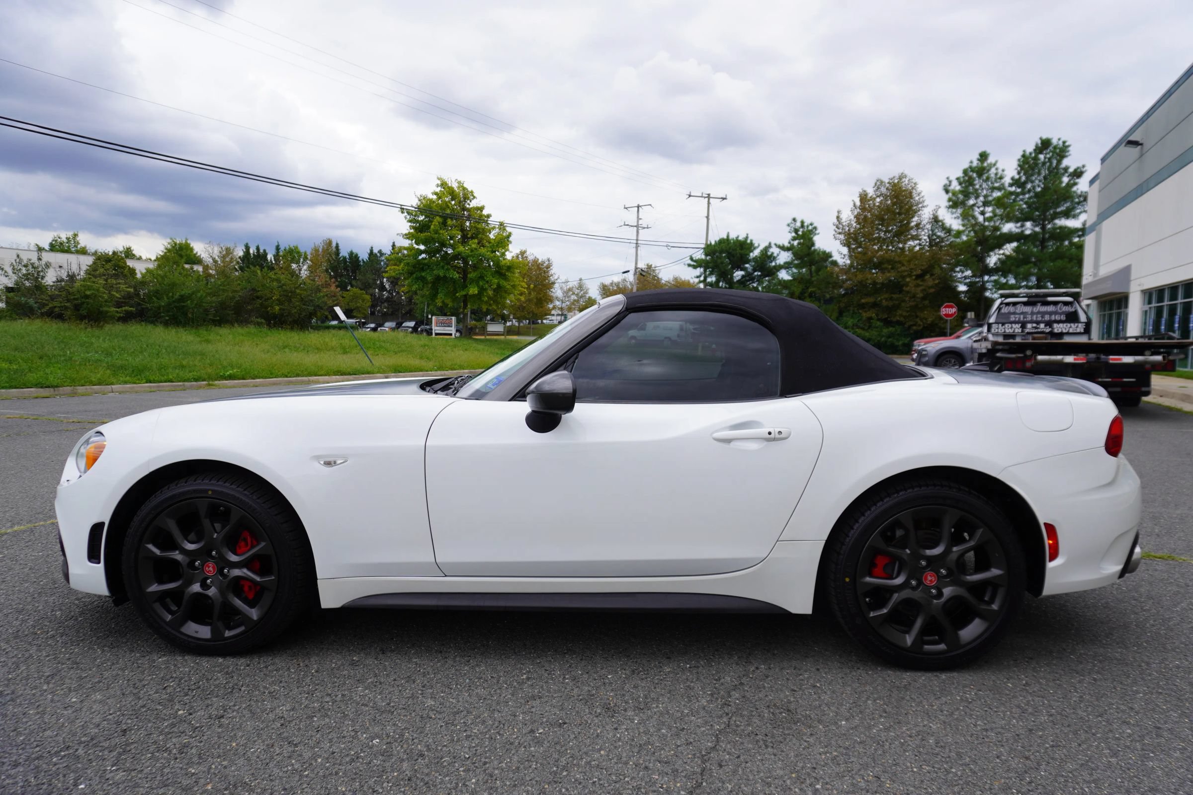 Used 2018 FIAT 124 Spider Abarth w/ Convenience Group RWD image 4