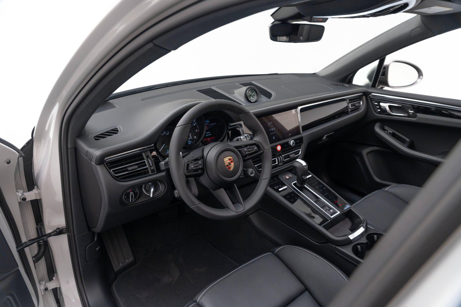 New 2025 Porsche Macan Turbo image 4