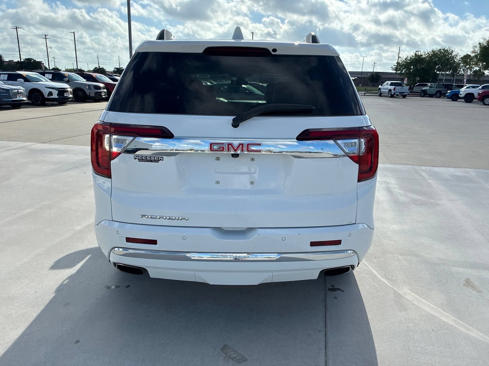 Used 2023 GMC Acadia Denali FWD image 4