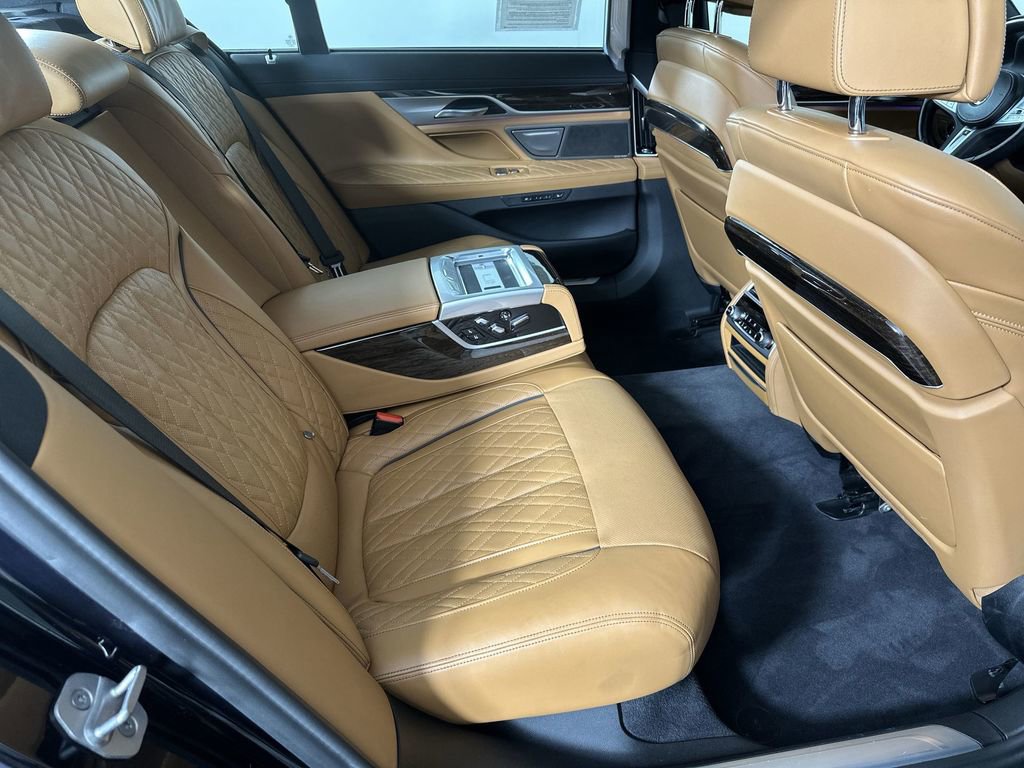 Used 2022 BMW 740i xDrive w/ Luxury Rear Seating Package image 29