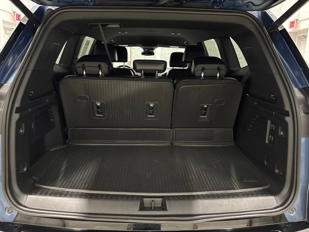 Used 2025 GMC Acadia Denali AWD/4WD image 35