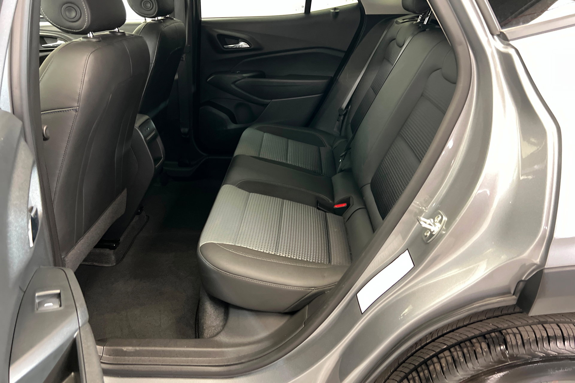 Used 2025 Chevrolet Trax LT w/ LT Convenience Package FWD image 22