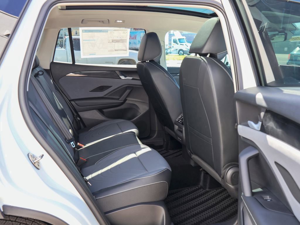 New 2026 Volkswagen Tiguan SE image 31