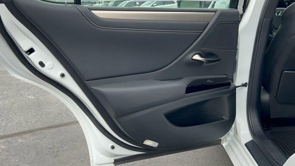 Used 2023 Lexus ES 350 F Sport w/ Accessory Package (Z2) FWD image 33