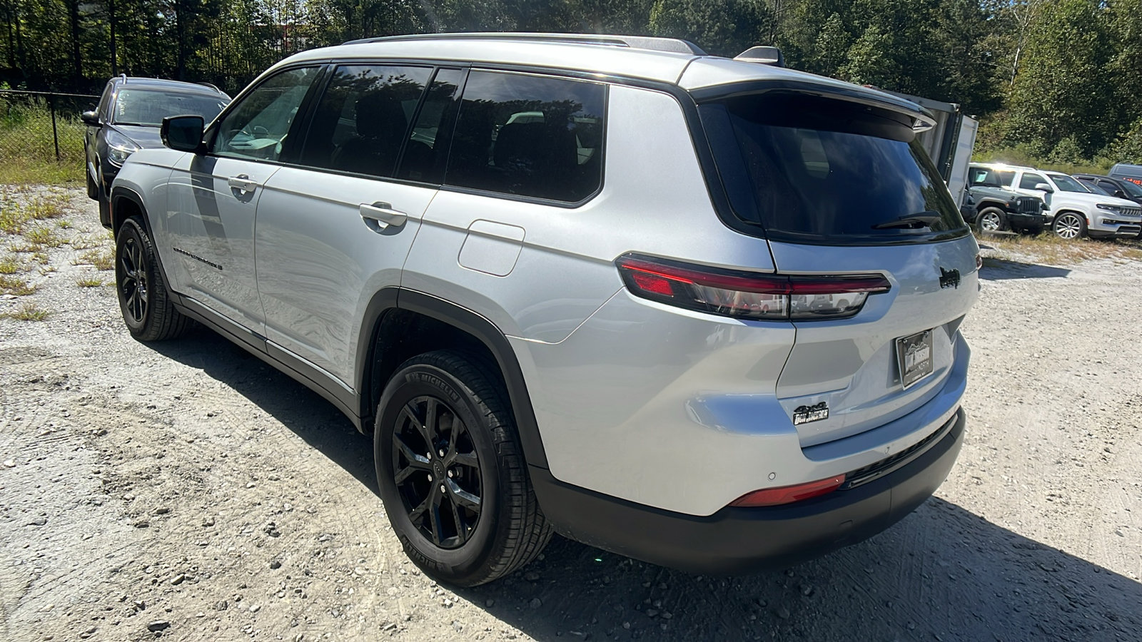 Certified 2024 Jeep Grand Cherokee L Laredo image 10