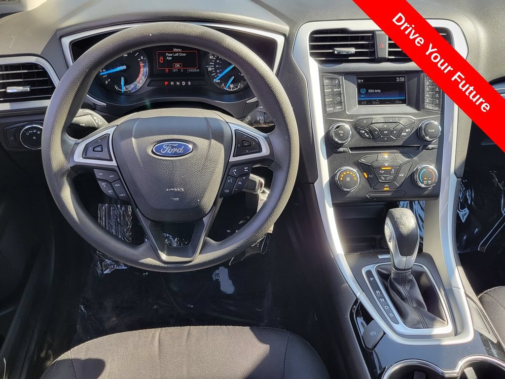 Used 2015 Ford Fusion SE FWD image 6