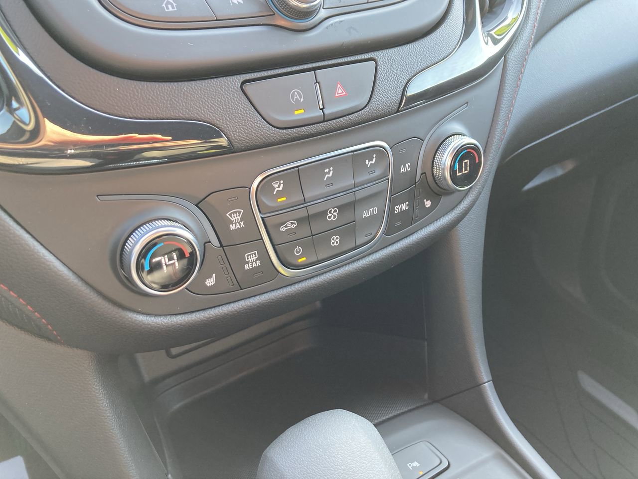 Used 2022 Chevrolet Equinox RS w/ LPO, Floor Liner Package AWD/4WD image 32