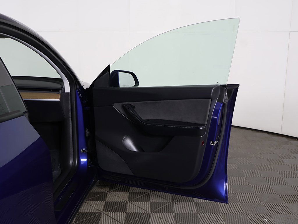 Used 2020 Tesla Model Y Long Range image 22