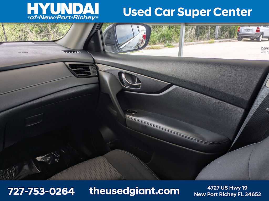 Used 2017 Nissan Rogue SV FWD image 19