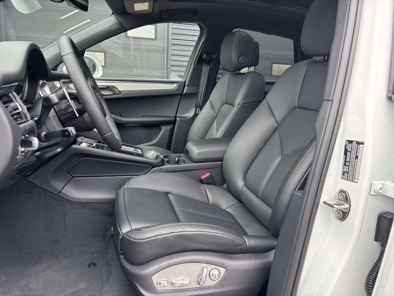 New 2026 Porsche Macan AWD/4WD image 16