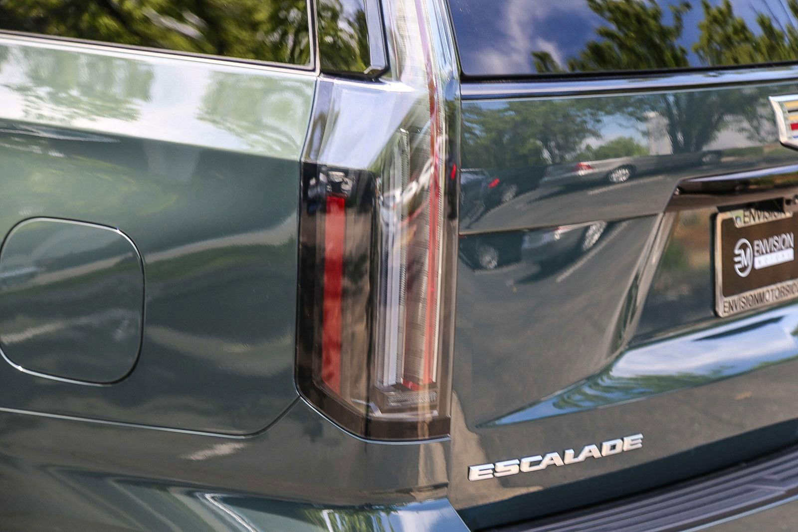 Used 2025 Cadillac Escalade ESV V AWD/4WD image 8
