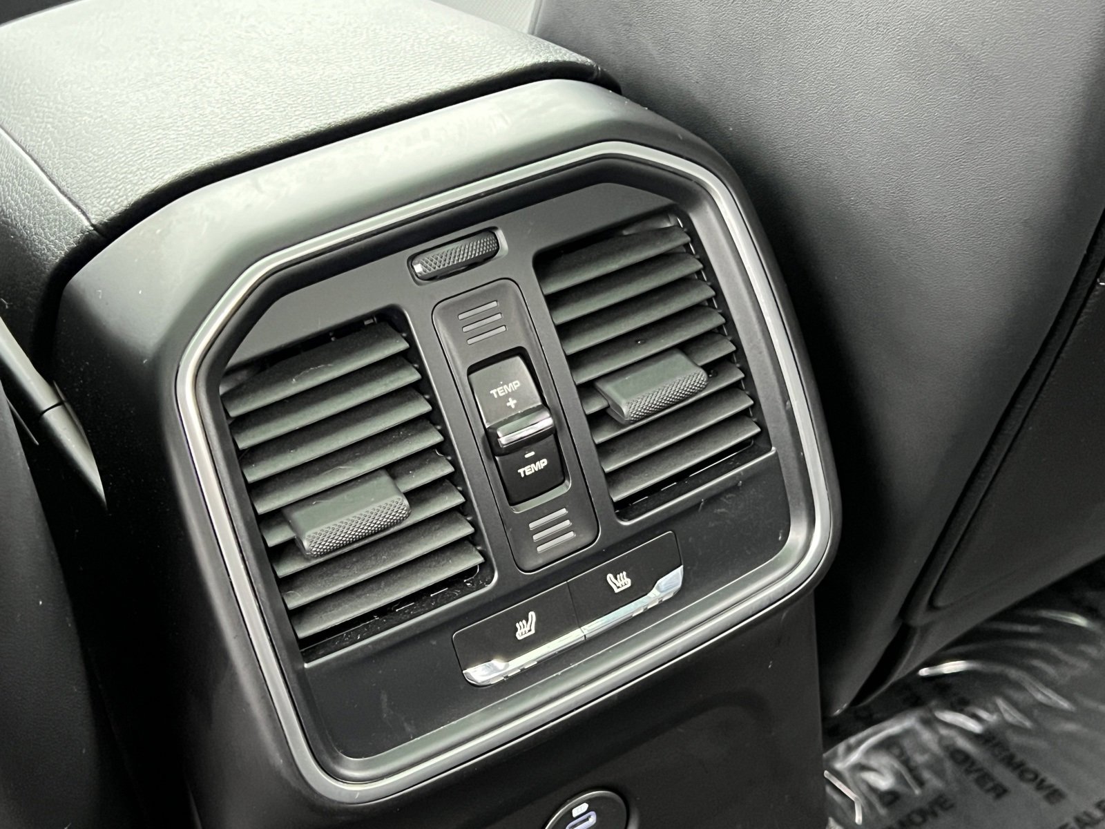 Certified 2025 Porsche Macan image 18