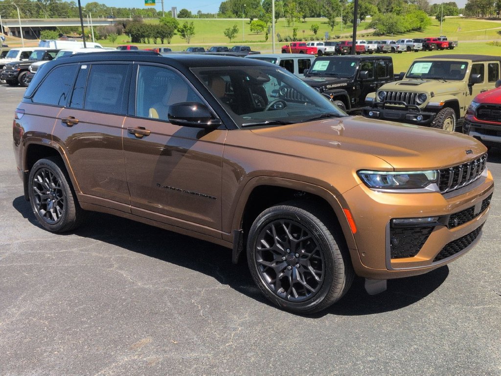 New 2026 Jeep Grand Cherokee Summit w/ Obsidian Package AWD/4WD image 2
