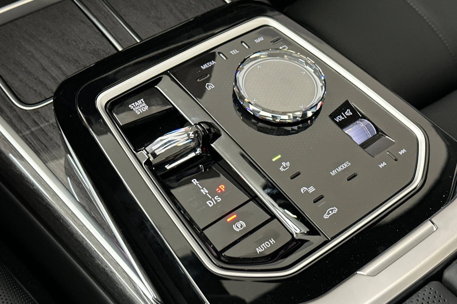 New 2026 BMW 750e xDrive w/ Executive Package AWD/4WD image 17
