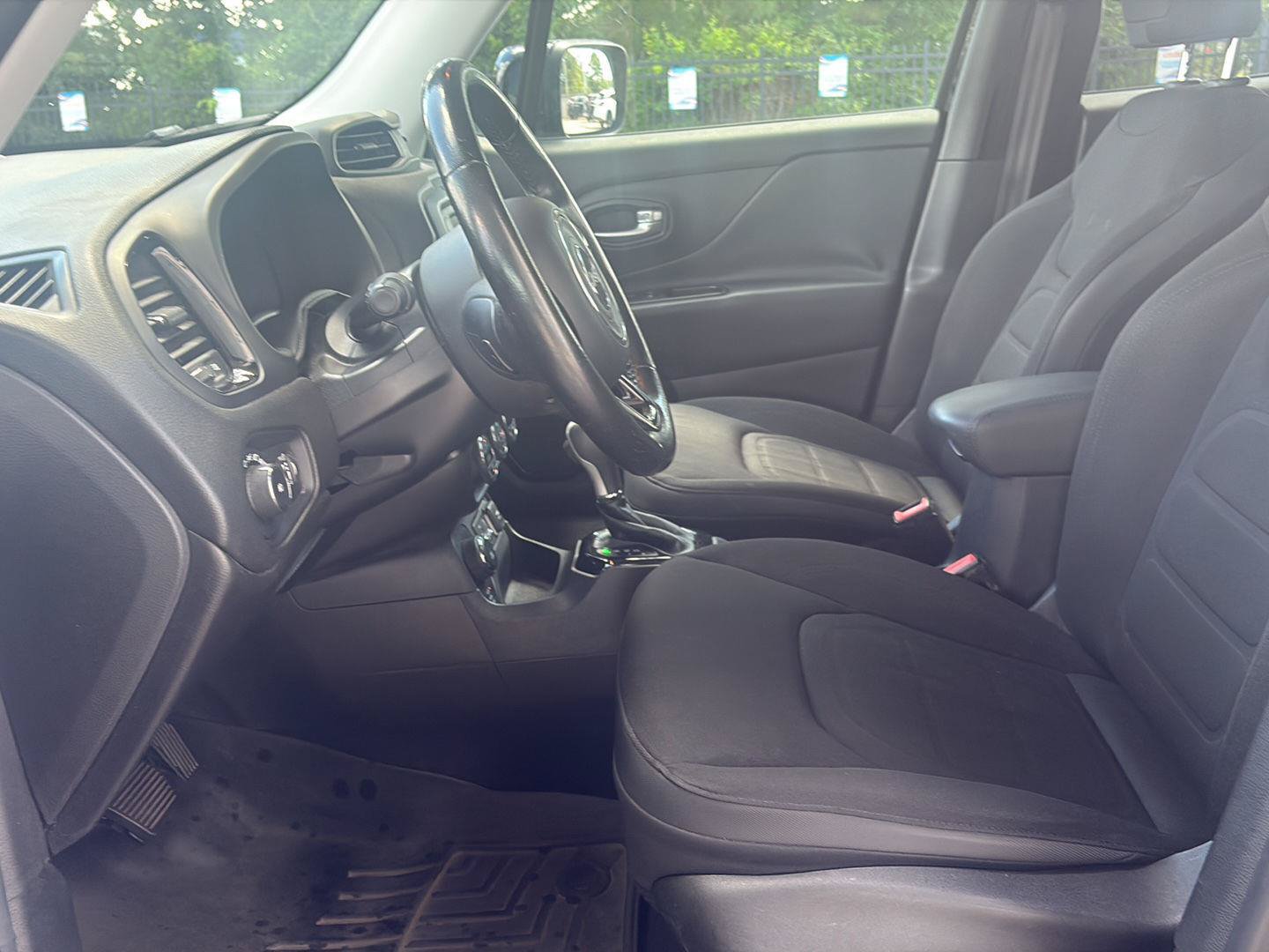 Used 2016 Jeep Renegade Latitude AWD/4WD image 15