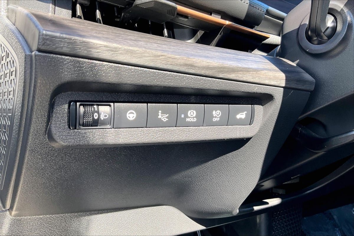 Used 2024 Nissan Ariya FWD image 35