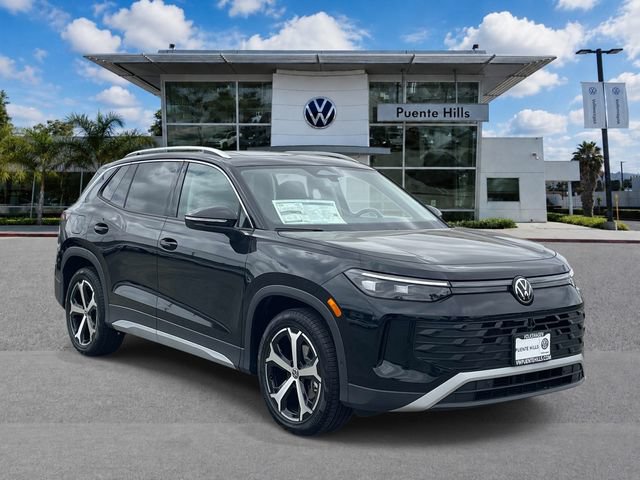 New 2026 Volkswagen Tiguan SE FWD image 1