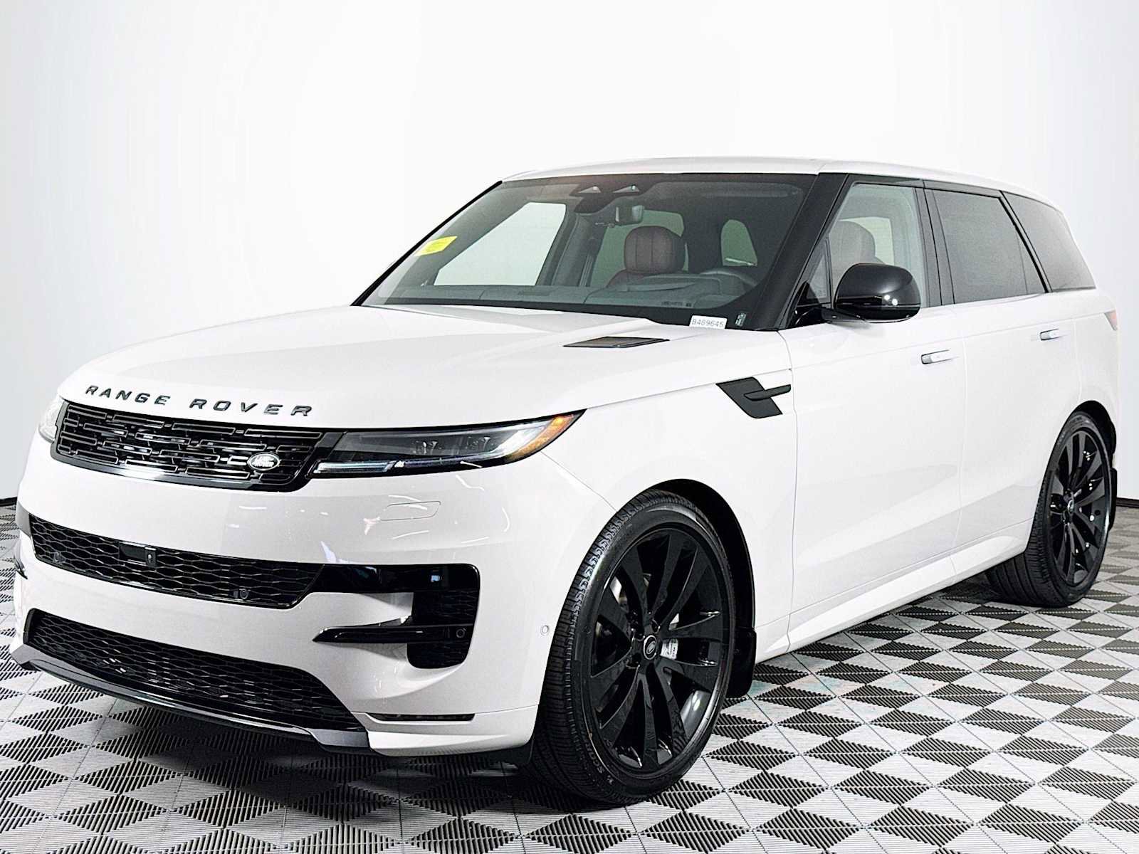 Used 2025 Land Rover Range Rover Sport Dynamic SE image 1