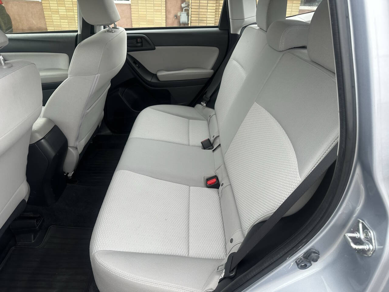 Used 2016 Subaru Forester 2.5i AWD/4WD image 7
