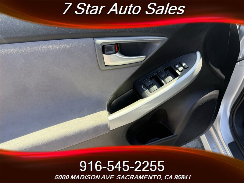 Used 2015 Toyota Prius Two FWD image 7