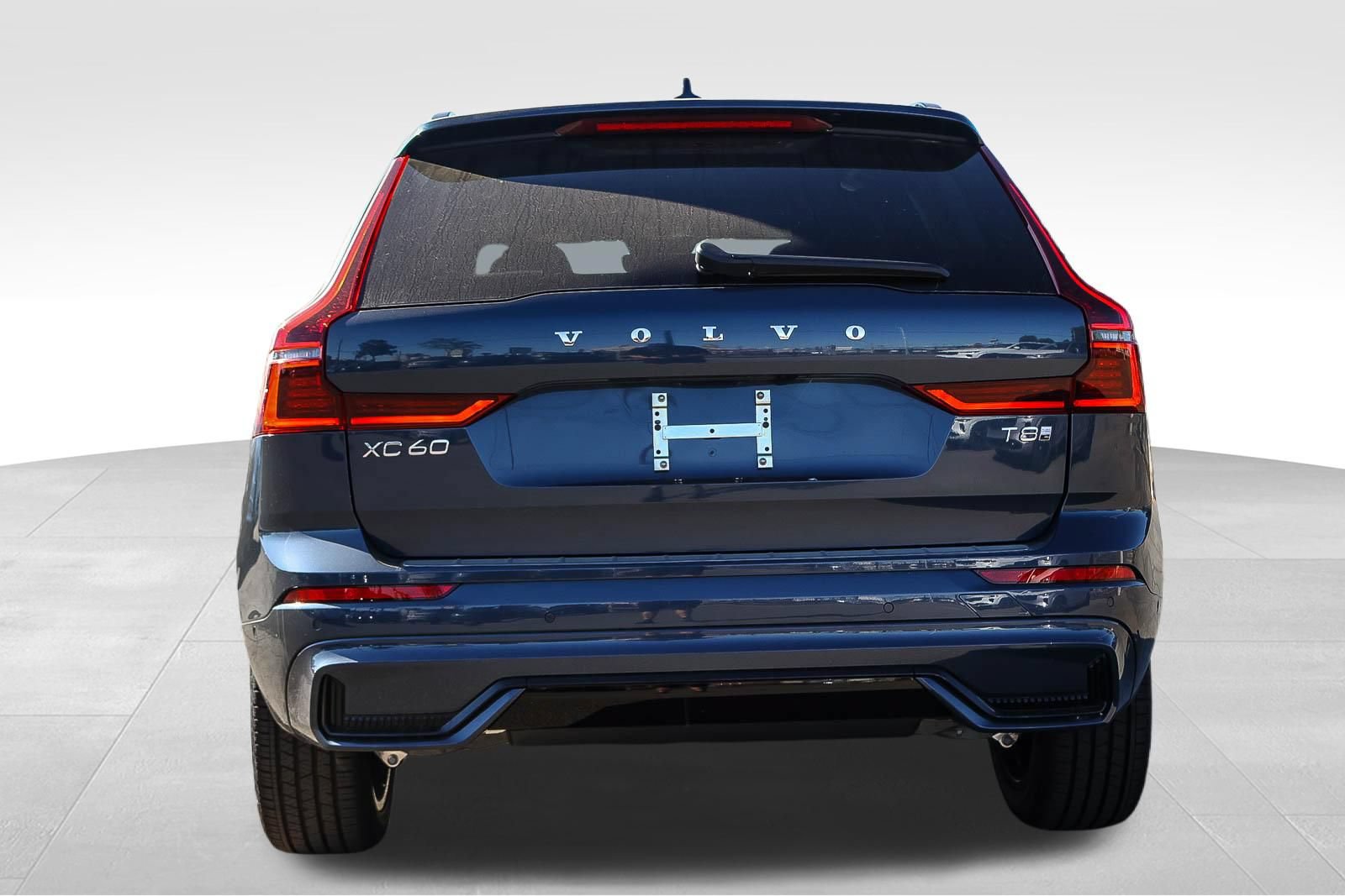 New 2026 Volvo XC60 T8 Plus w/ Climate Package AWD/4WD image 6